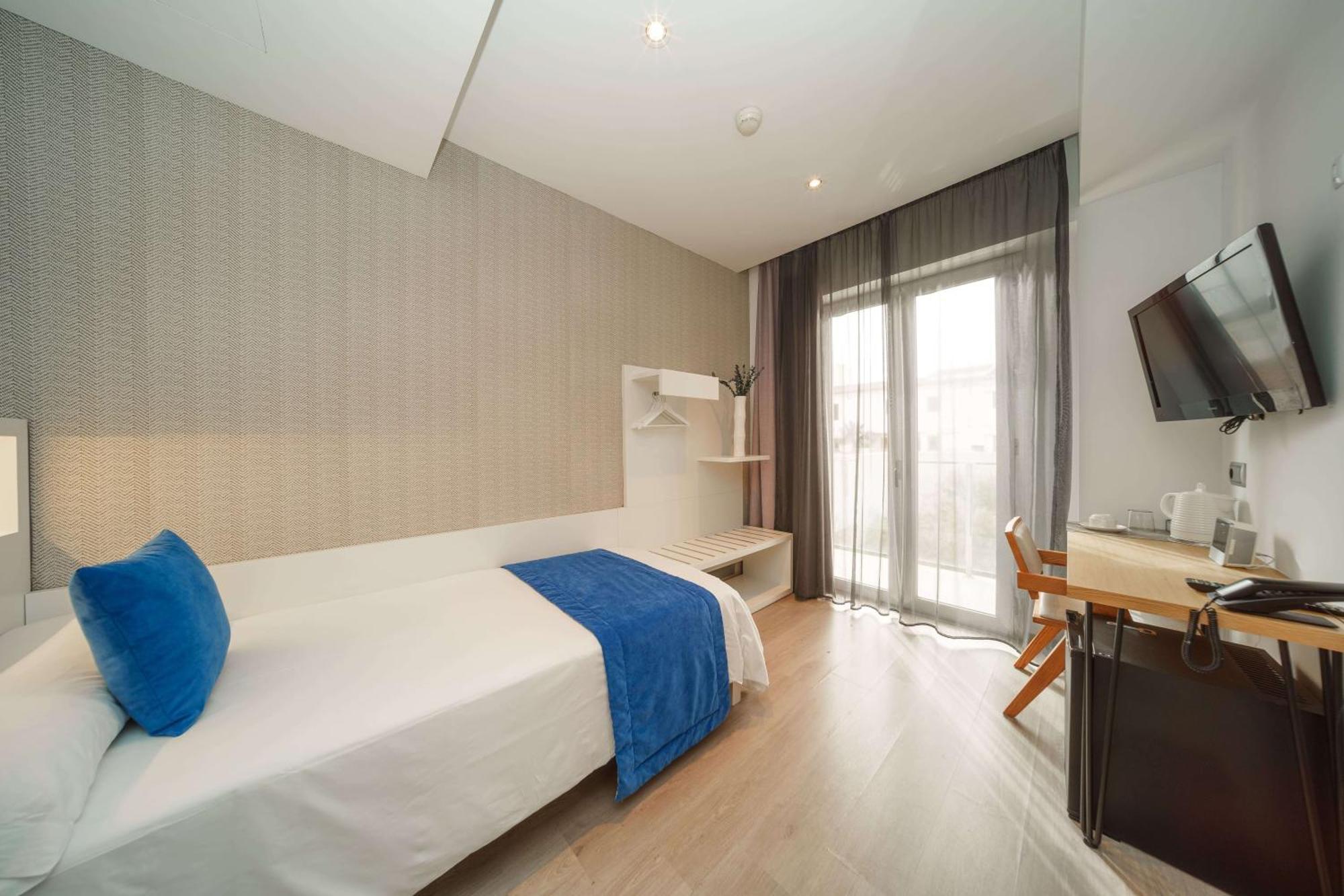 Mar Calma Hotel ปอร์ต เด โปเญนซา ภายนอก รูปภาพ