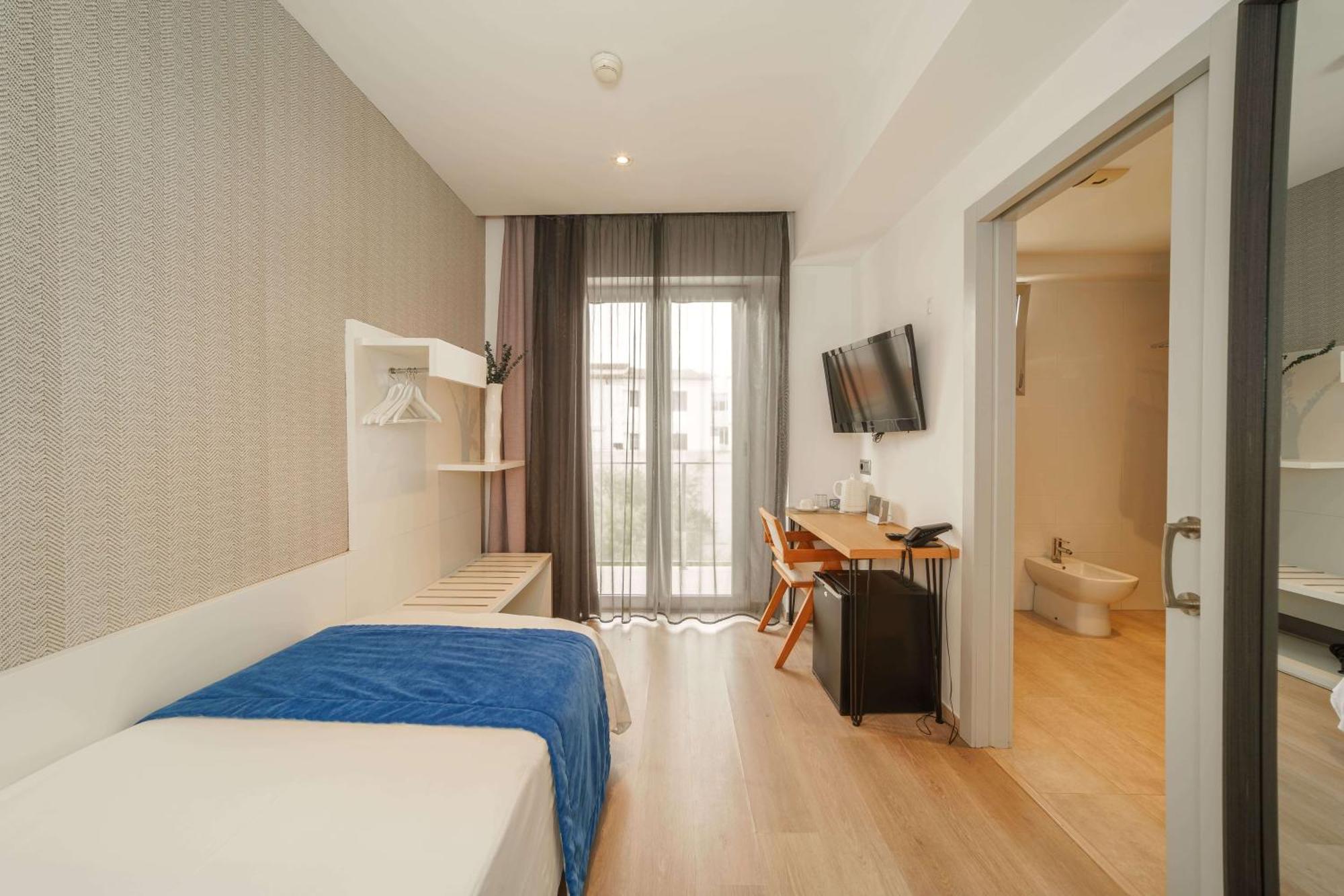Mar Calma Hotel ปอร์ต เด โปเญนซา ภายนอก รูปภาพ