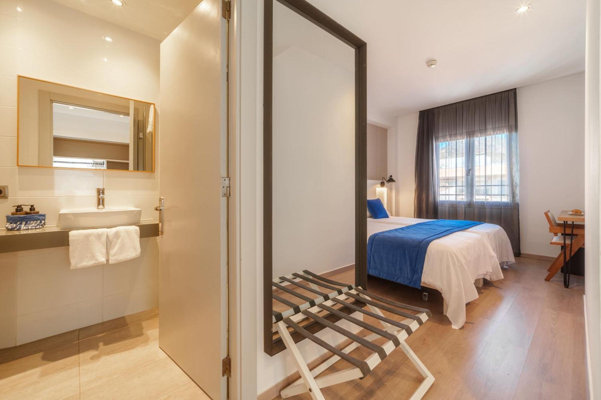 Mar Calma Hotel ปอร์ต เด โปเญนซา ภายนอก รูปภาพ